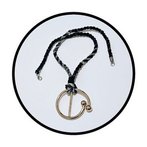 Buckle pendent necklace